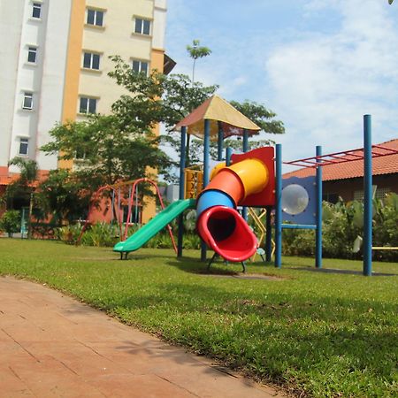 Suria Service Apartment-Hotel Bukit Merah Esterno foto