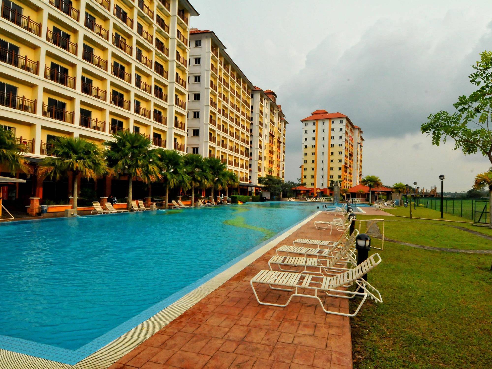 Suria Service Apartment-Hotel Bukit Merah Esterno foto