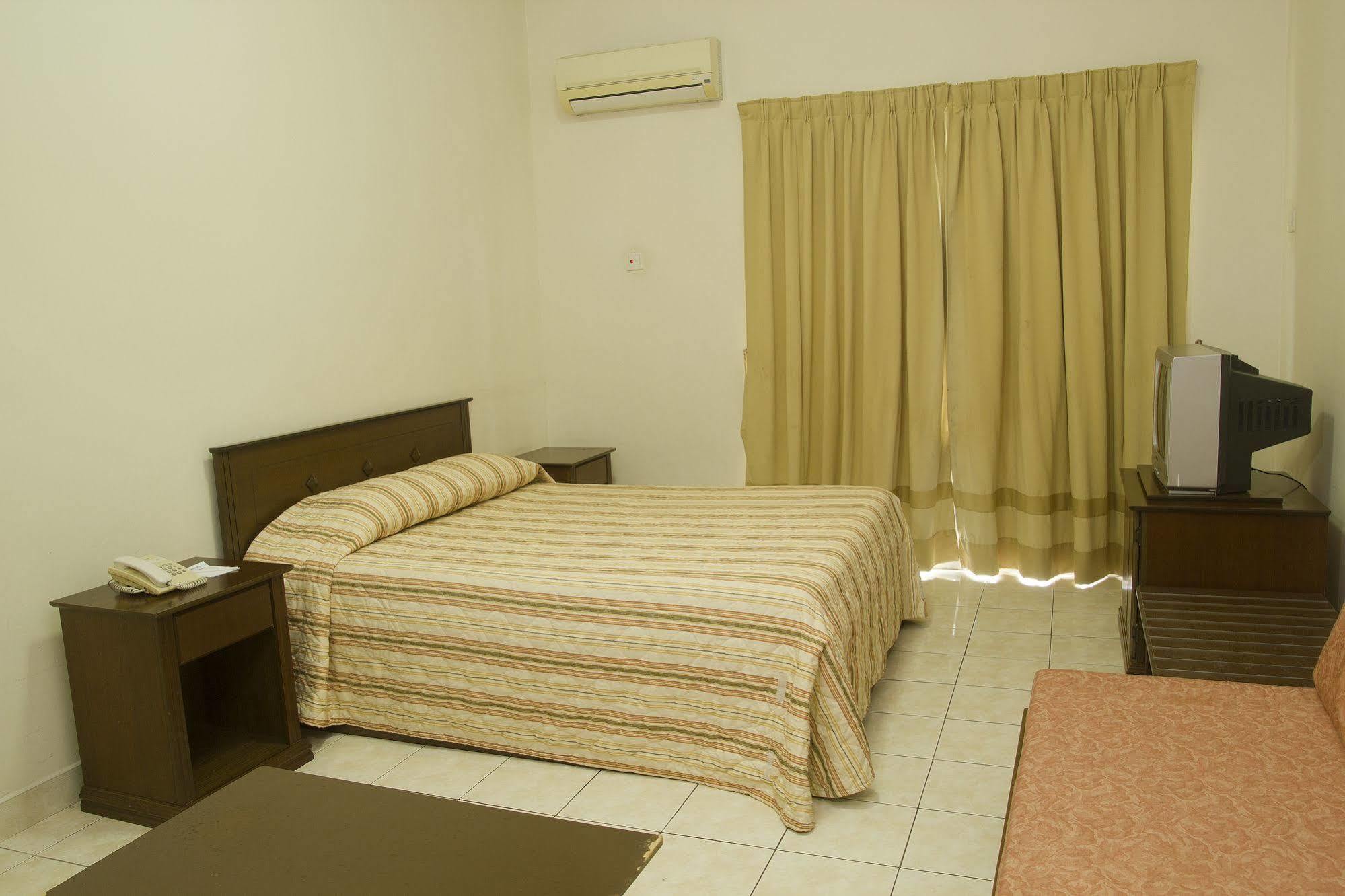 Suria Service Apartment-Hotel Bukit Merah Esterno foto