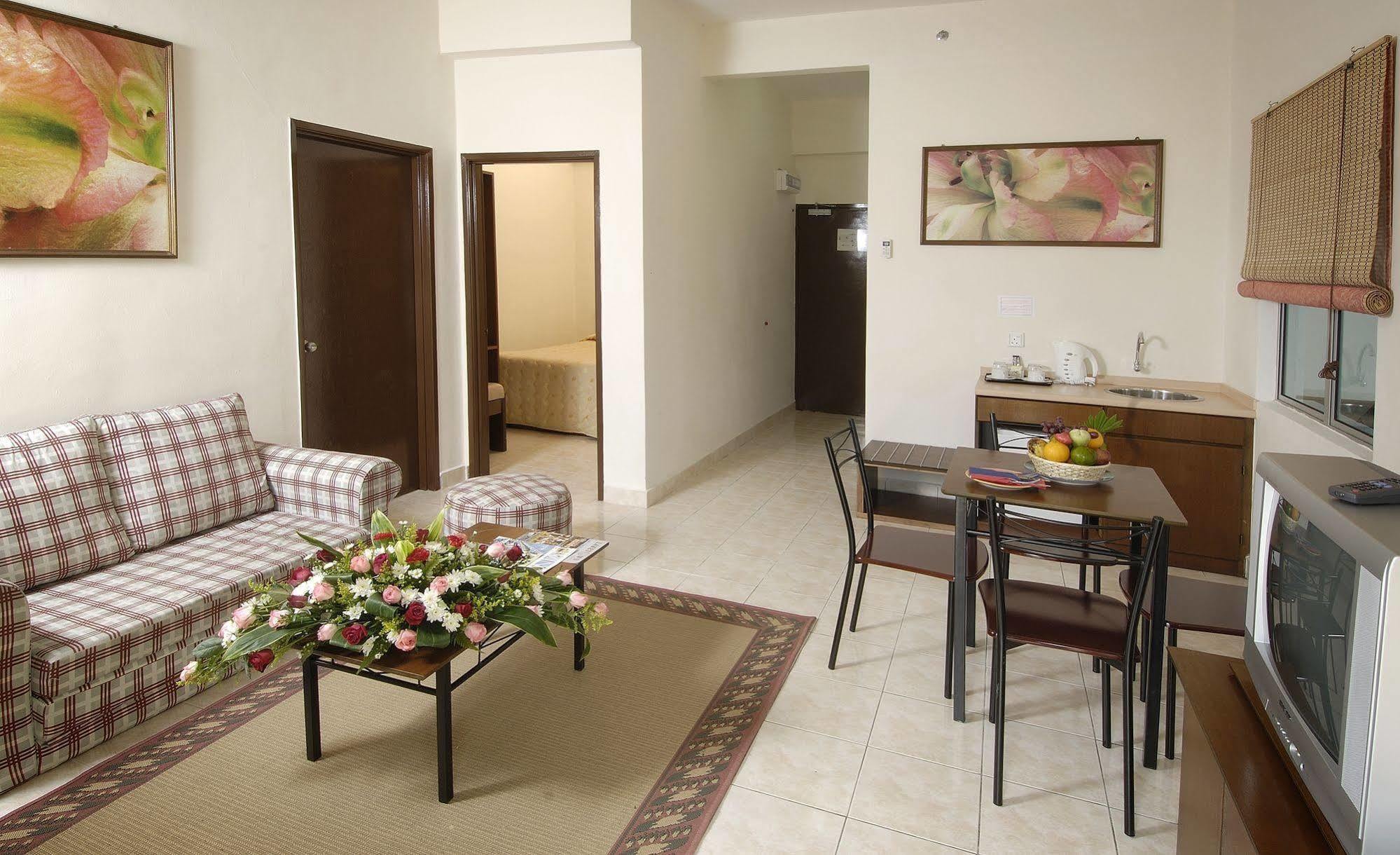 Suria Service Apartment-Hotel Bukit Merah Esterno foto