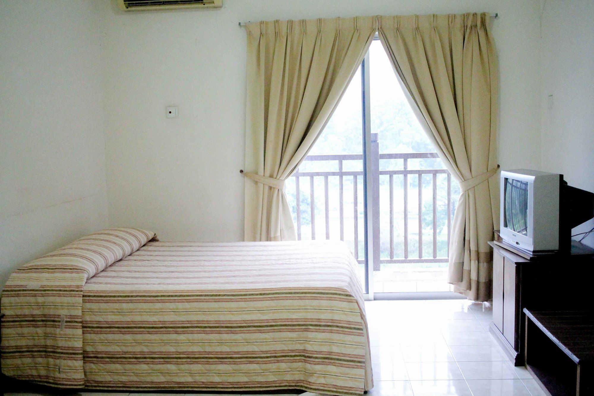 Suria Service Apartment-Hotel Bukit Merah Esterno foto